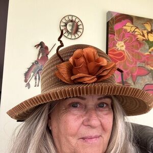 VINTAGE MAGIC FLIP FLOP PAPER  HAT /VASE COVER -ACCORDIAN STYLE PAPER